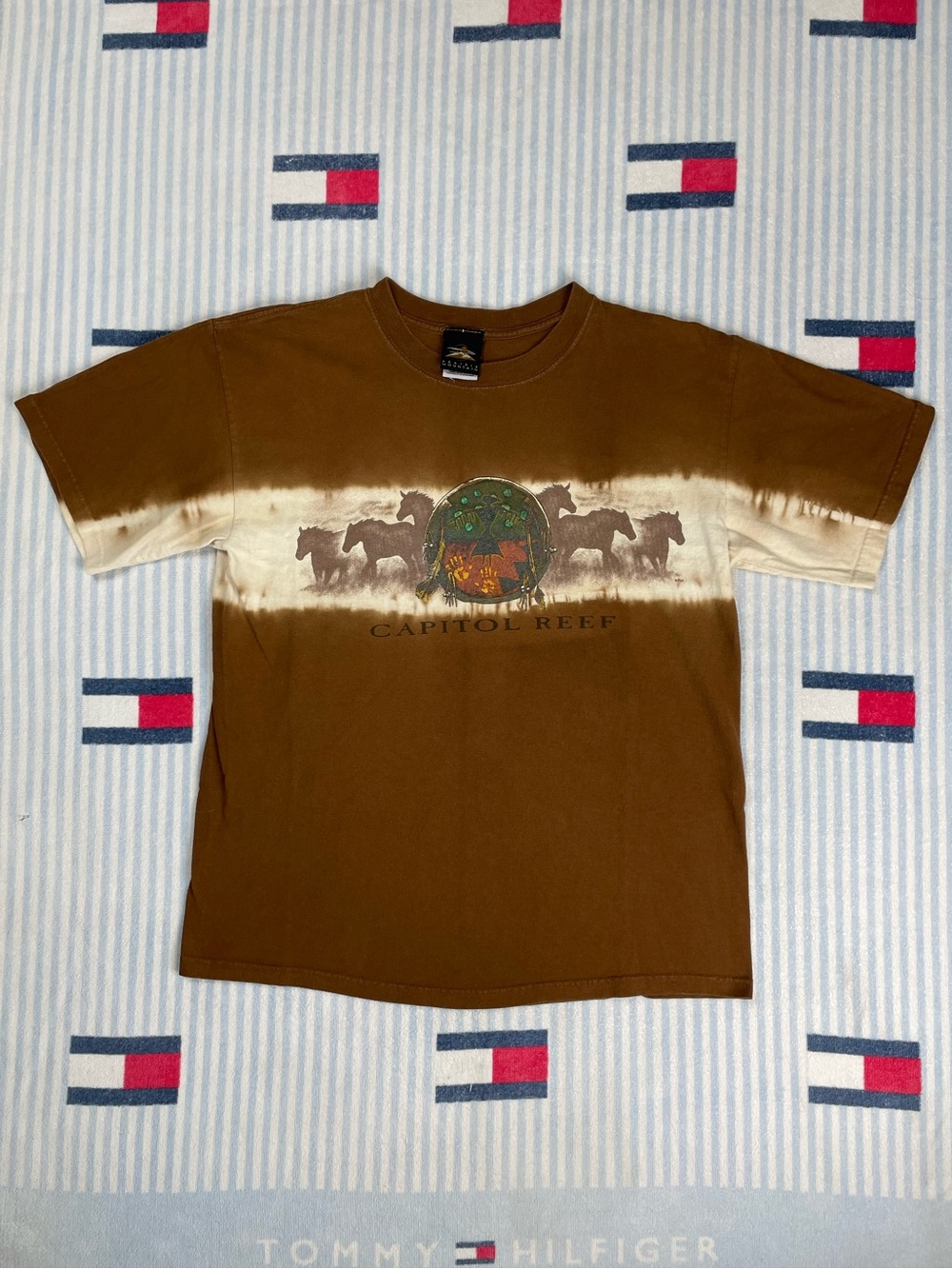 Vintage Prairie Mountain Capitol Reef Horses short sleeve tee shirt